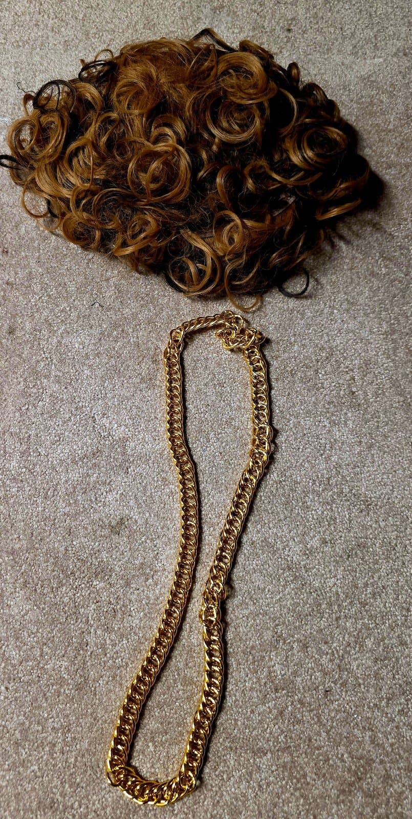 Curly Wig & Gold Chain 70's Costume - Thumbnail 2