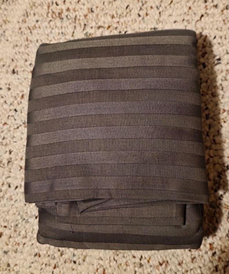Egyptian Cotton Grey Strip Pillowcases x2 - Thumbnail 2