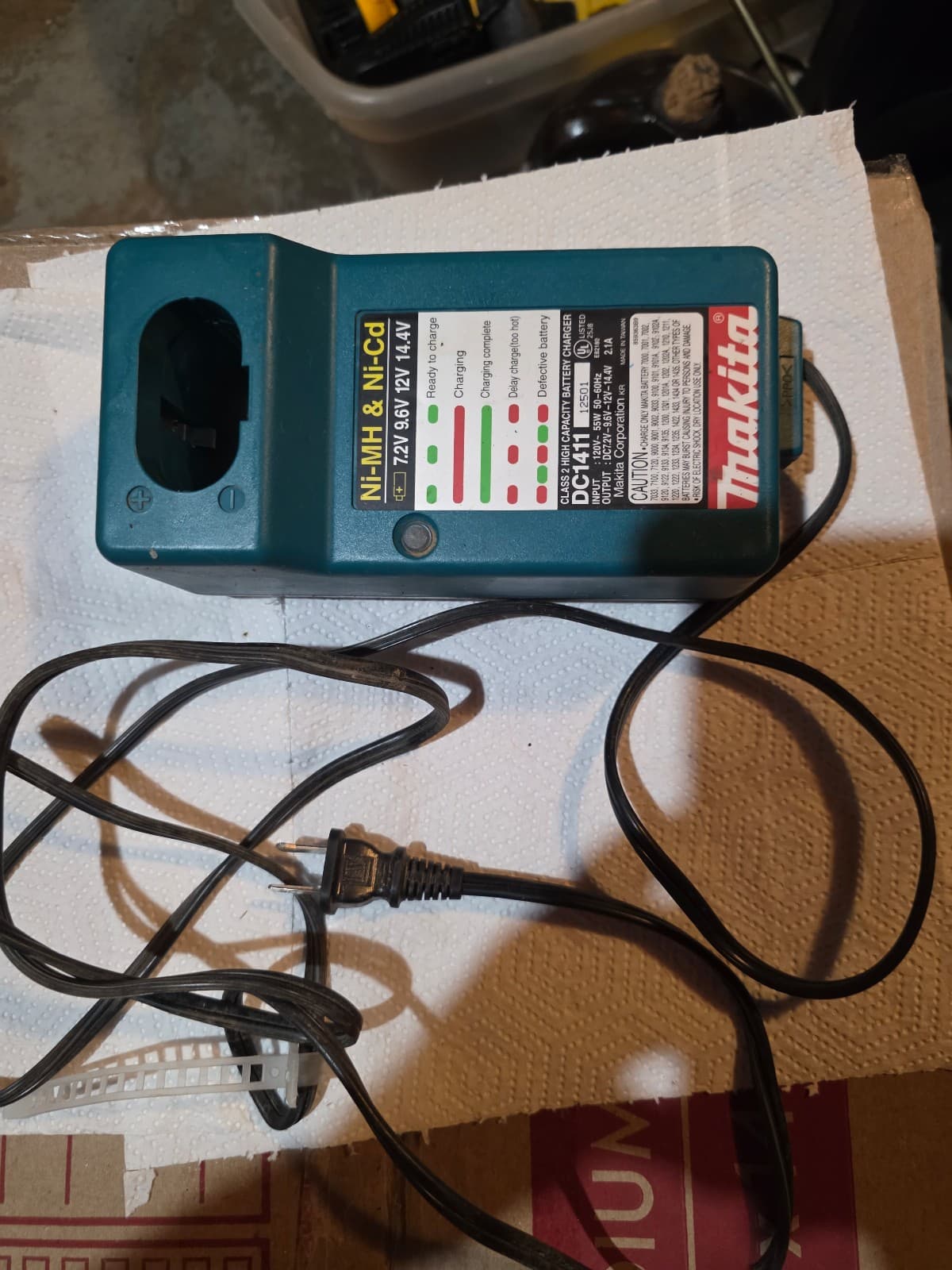 Makita Charger DC1411 - Image 1
