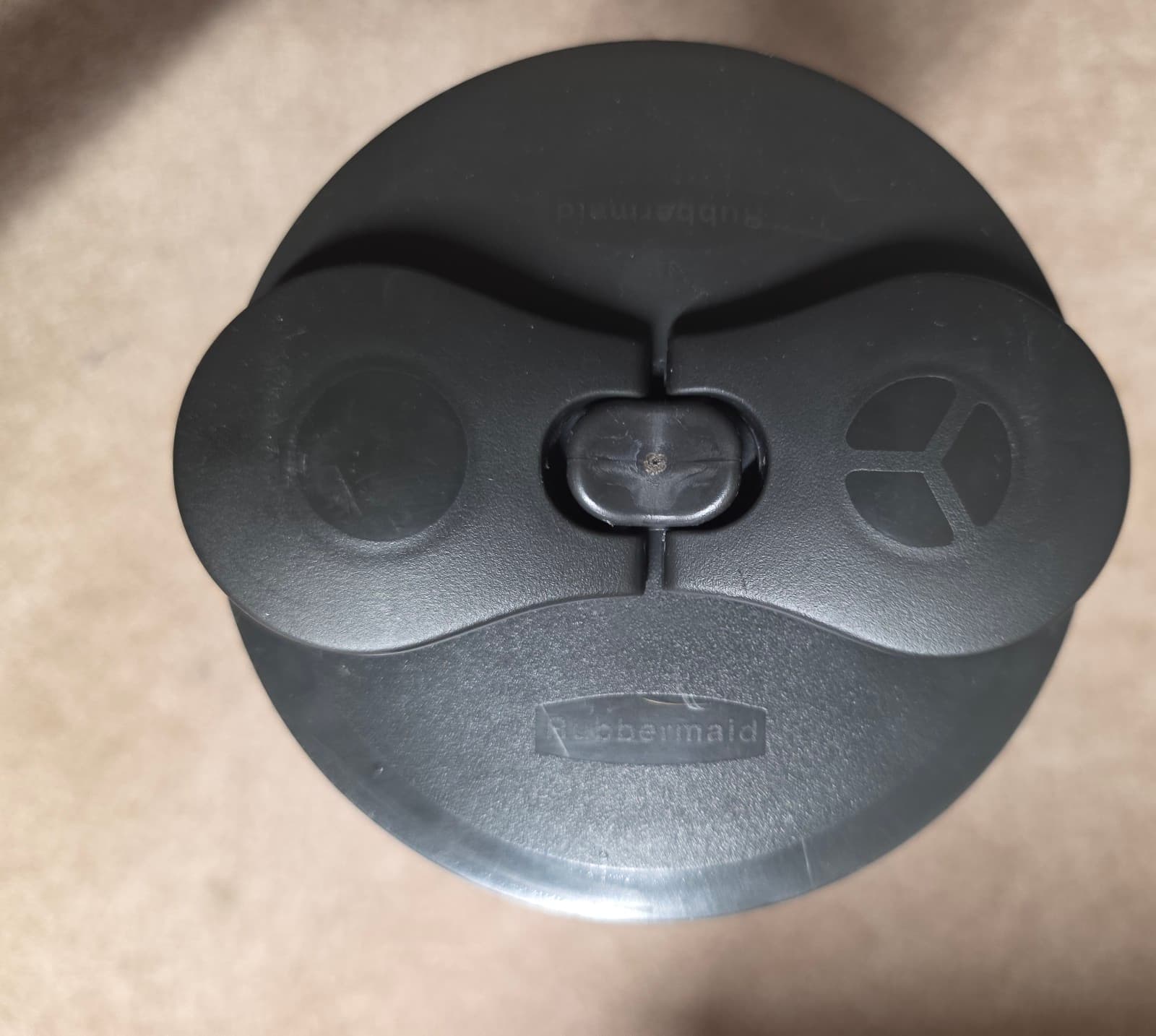 Rubbermaid Carafe with Leak-Proof Lid, 2-quart - Thumbnail 2