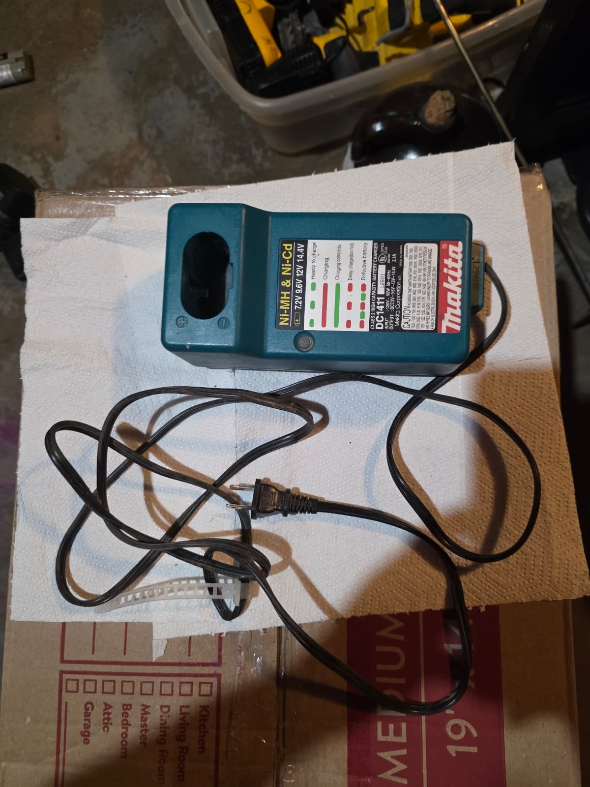 Makita Charger DC1411 - Thumbnail 2