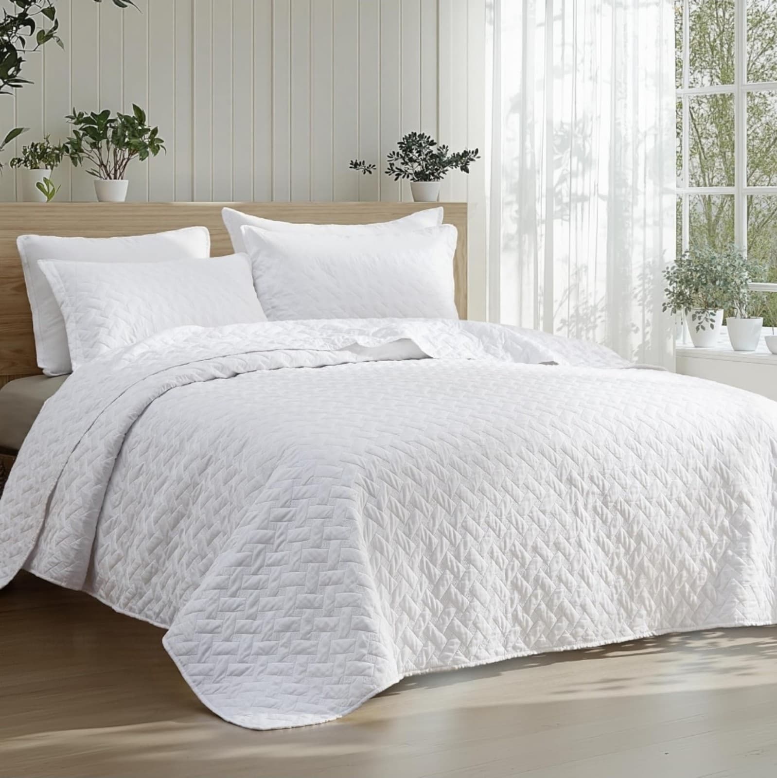GentleSoft King Size 3pc Quilt set by Bedsure - Image 1