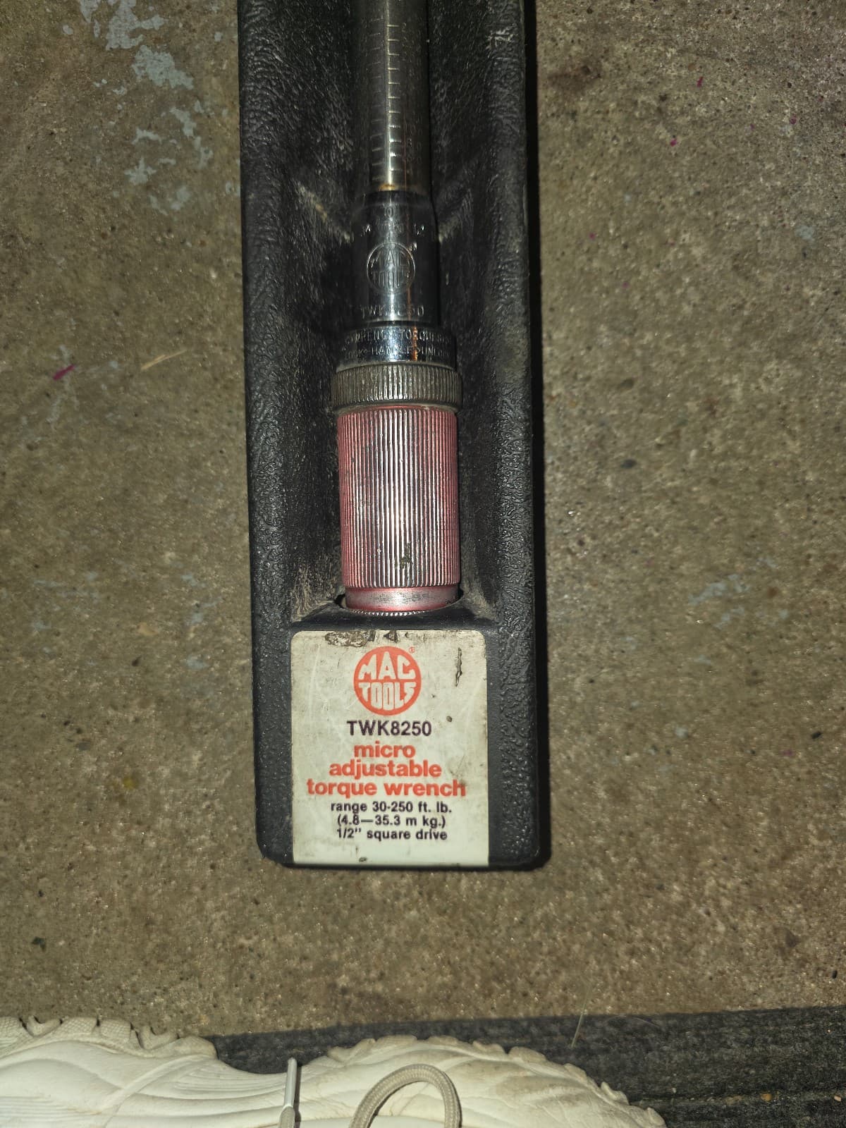 Mac Tools Torque Wrench 1/2in Square Drive Micro-Adjust 30-250ft lbs - Image 1