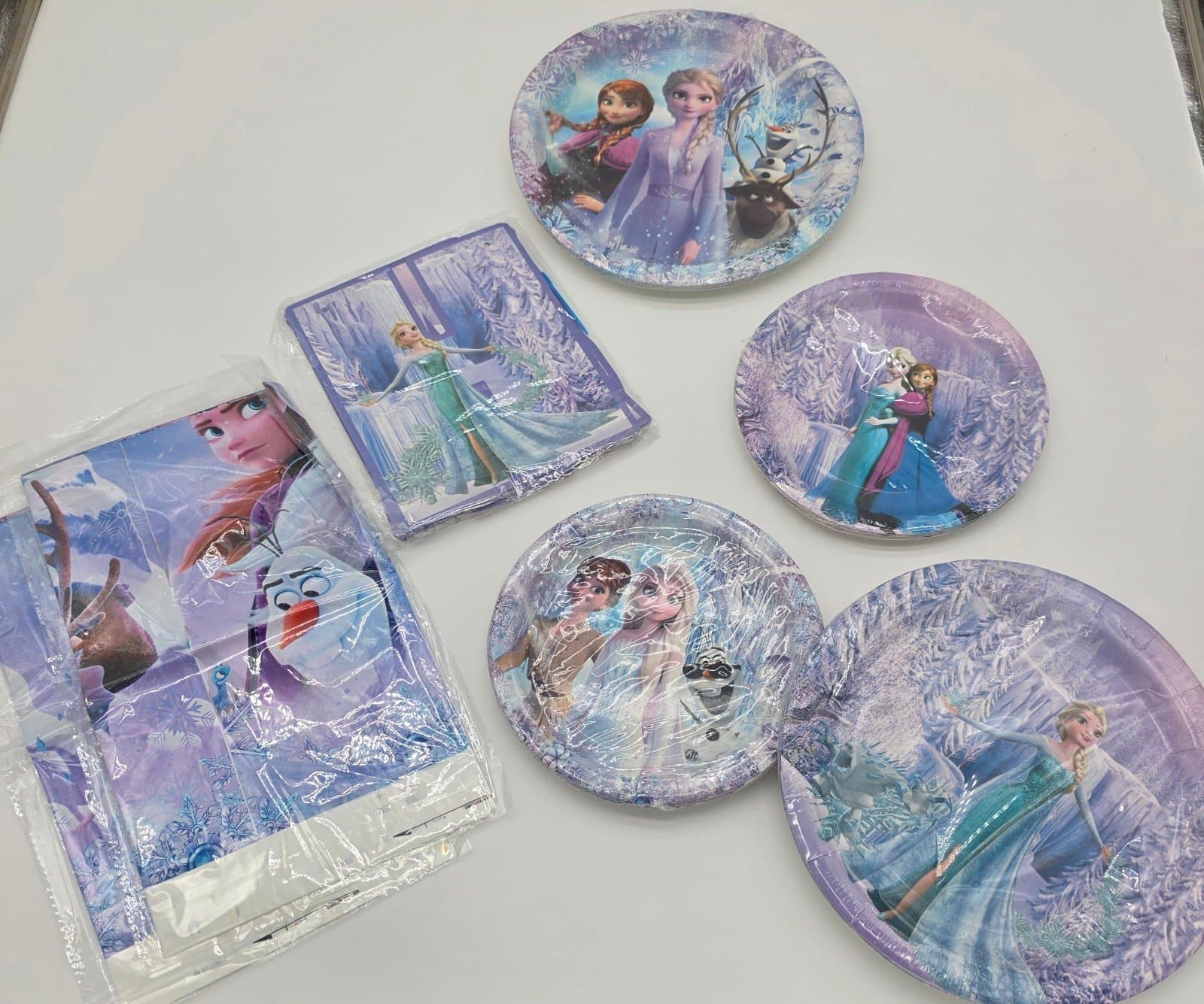 Frozen Party Supplies - Image 1