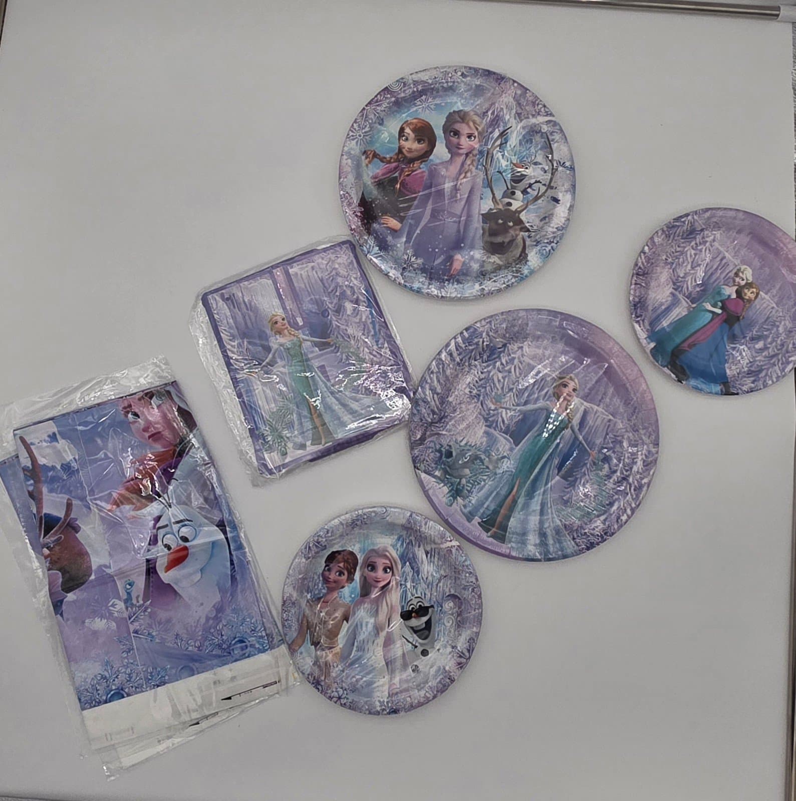 Frozen Party Supplies - Thumbnail 3