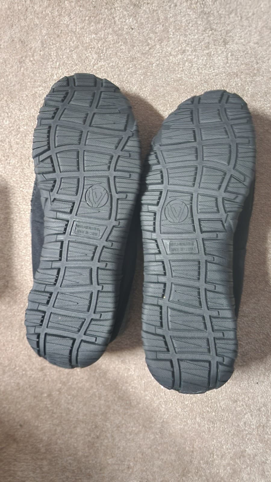 Men's Slippers size 11.5 - Thumbnail 2