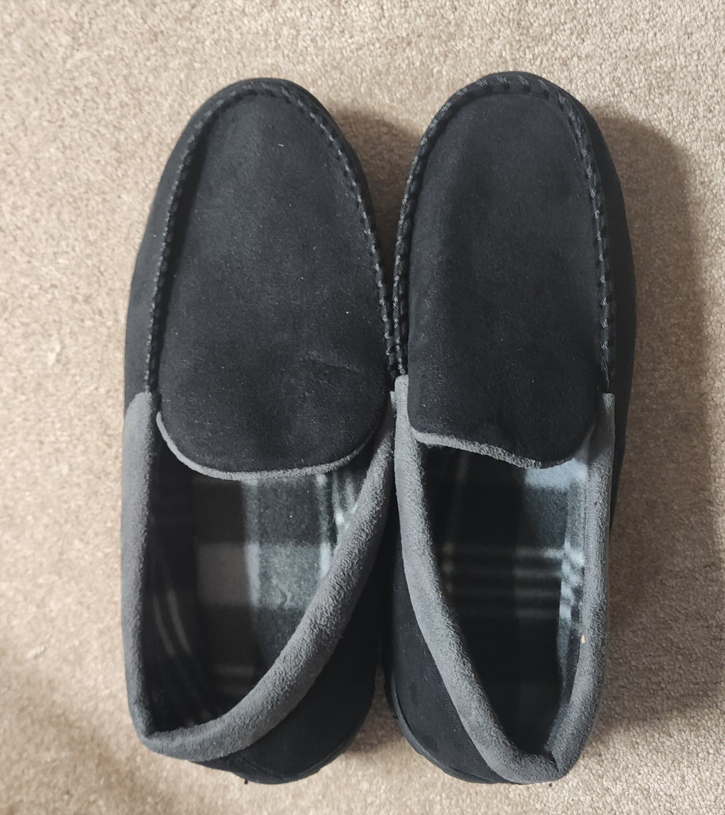 Men's Slippers size 11.5 - Image 1