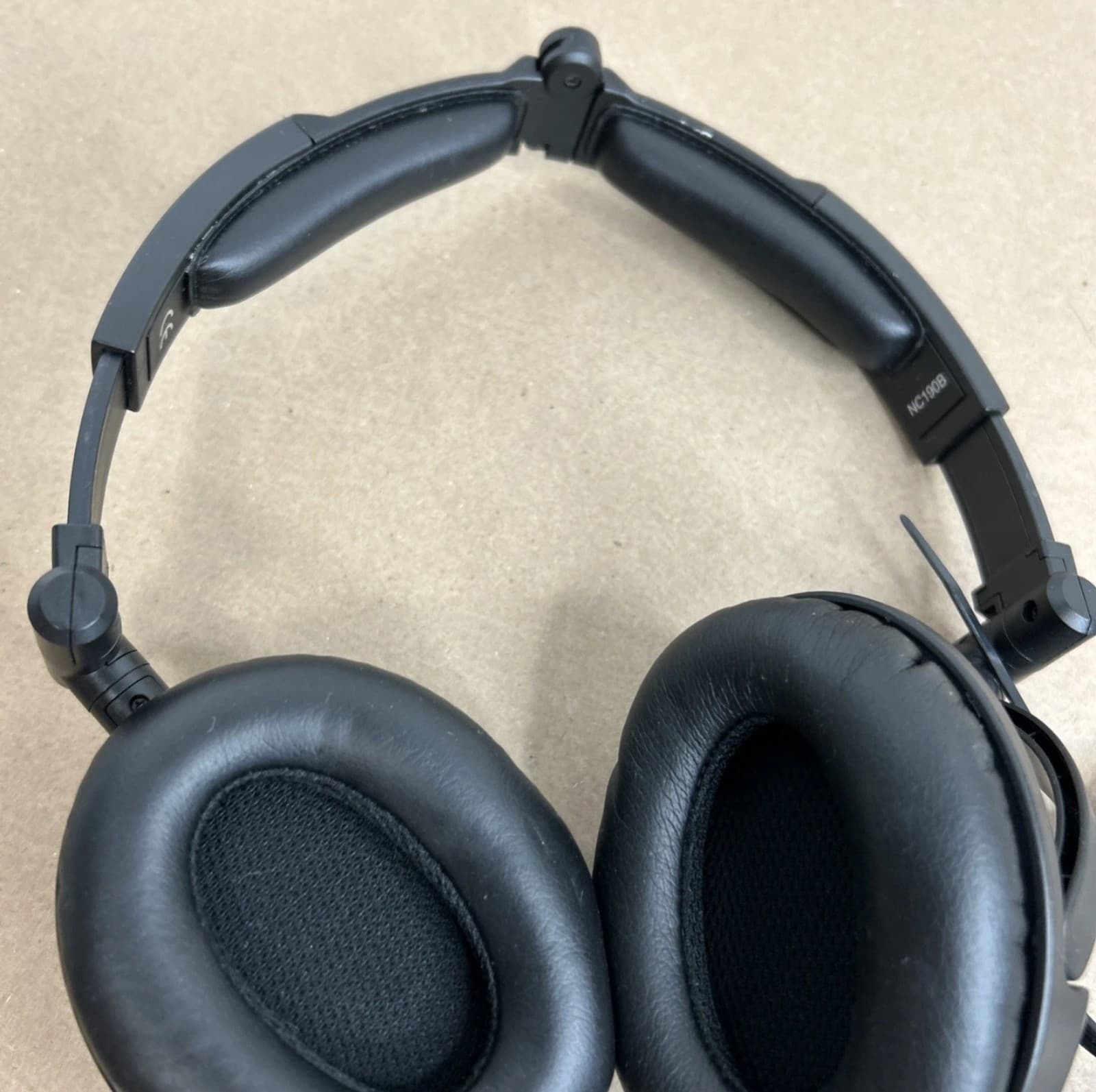 Able Planet Linx Audio Noise Cancelling Padded Headphones - Thumbnail 4