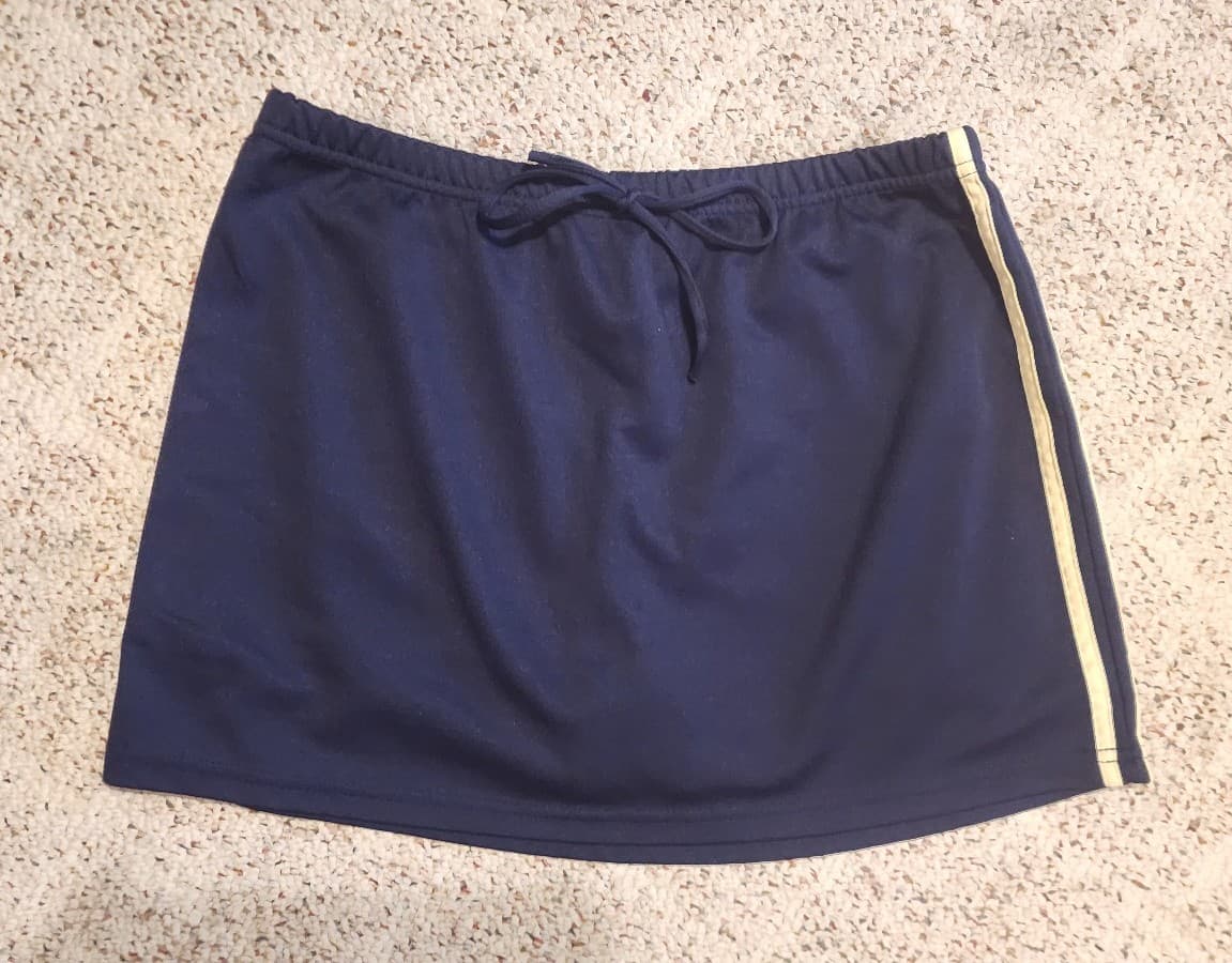 Women's Tennis Skirt sz L with Shorts underneath - Image 1