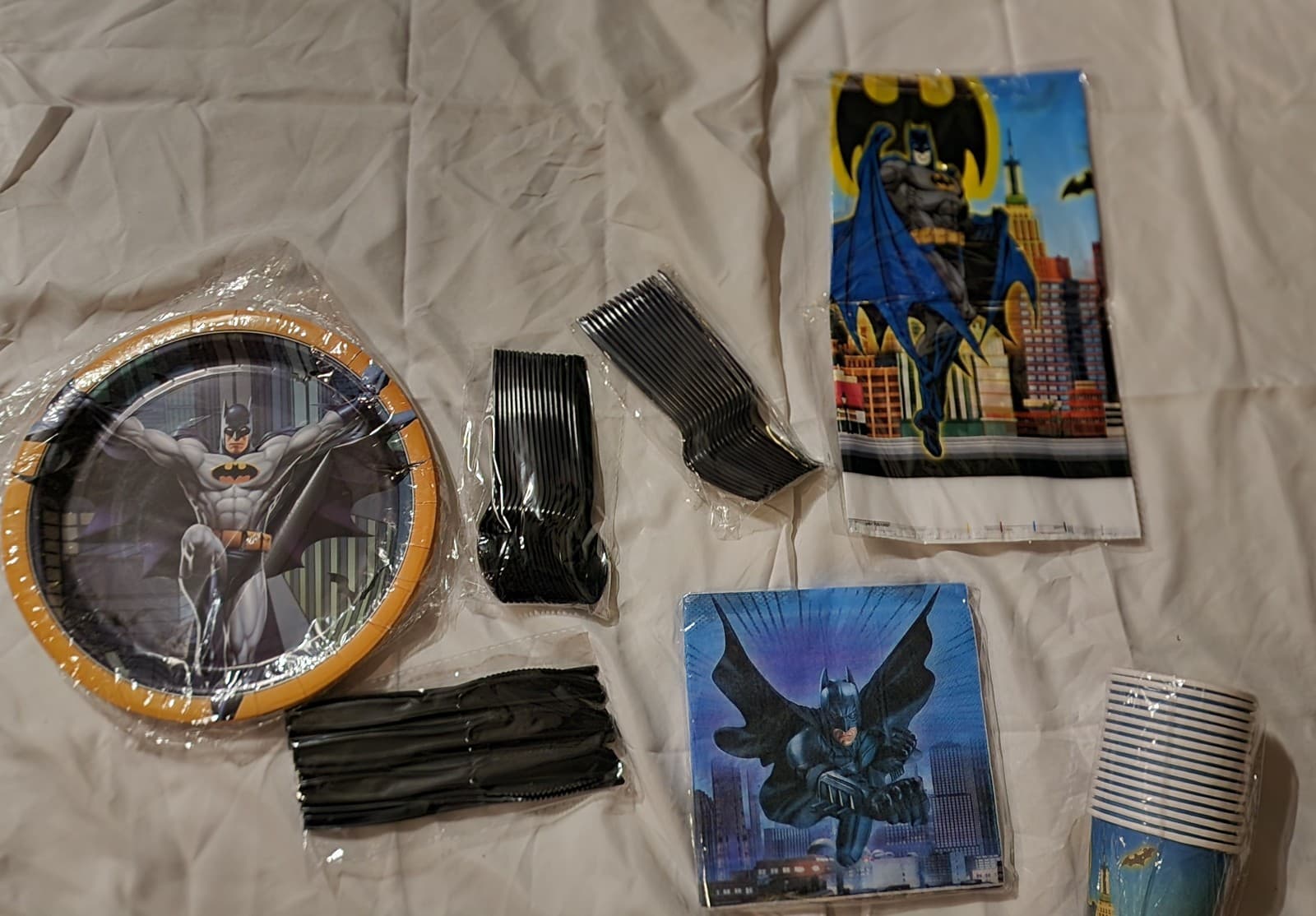 Batman Birthday Tableware for 16 Guests - Image 1