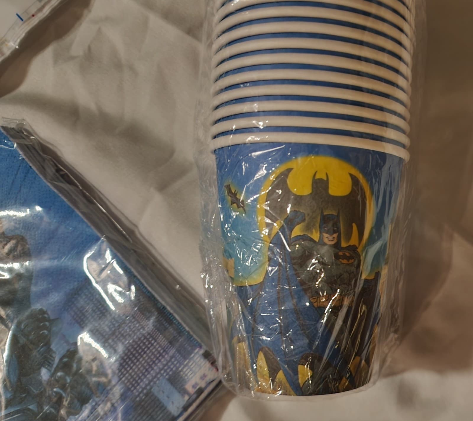 Batman Birthday Tableware for 16 Guests - Thumbnail 2