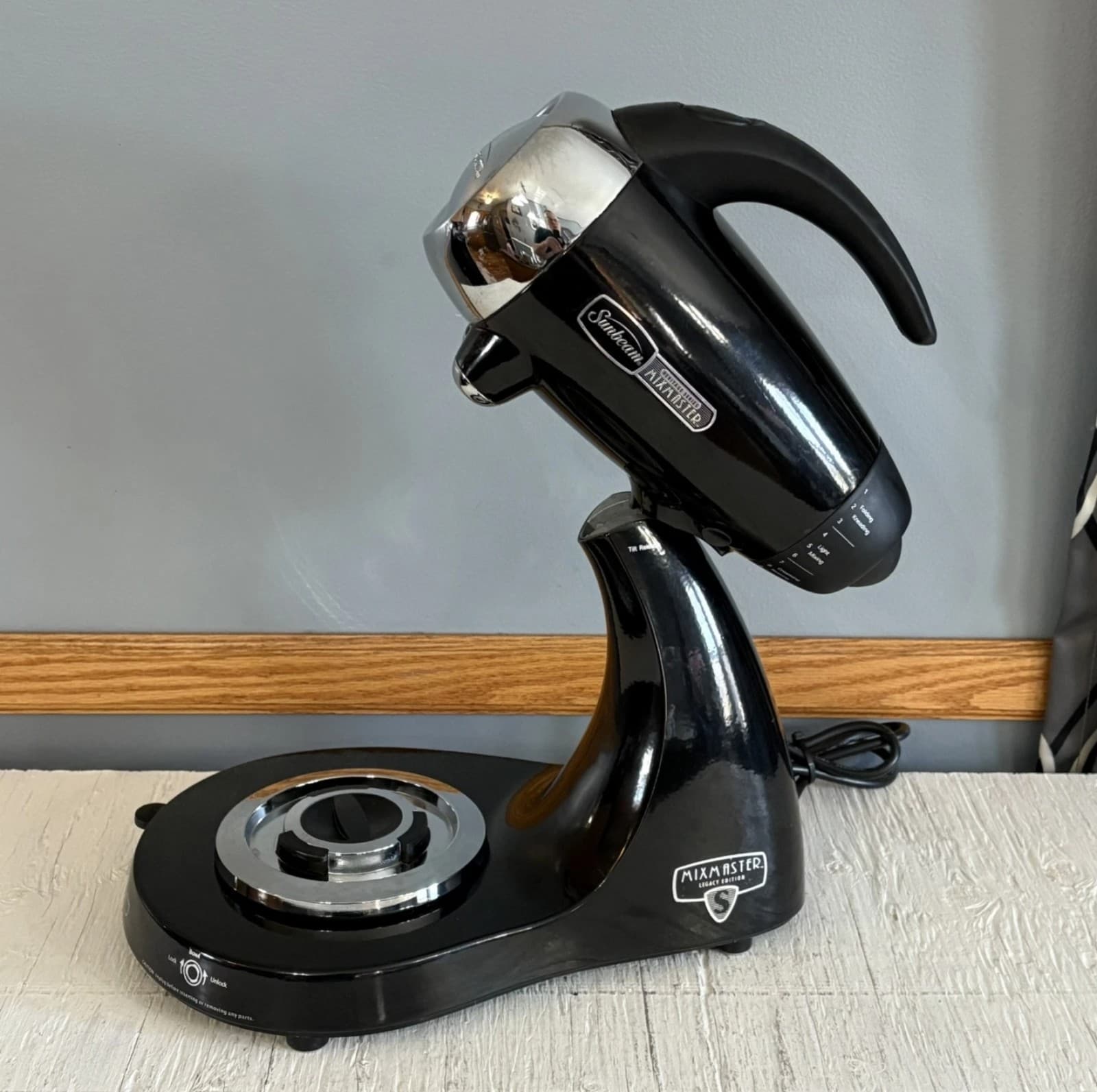 Sunbeam Heritage Series Mixmaster S Legacy Edition Mixer Model 2353 Stand Mixer - Thumbnail 2