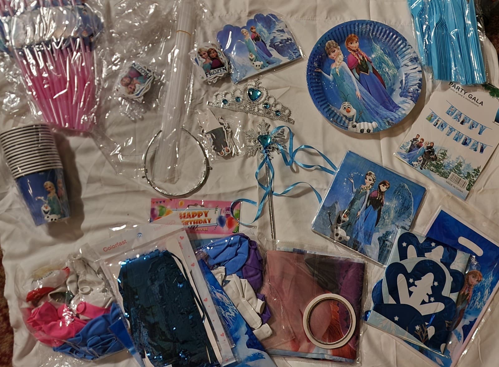 Frozen Birthday Supplies 388 pcs - Thumbnail 2