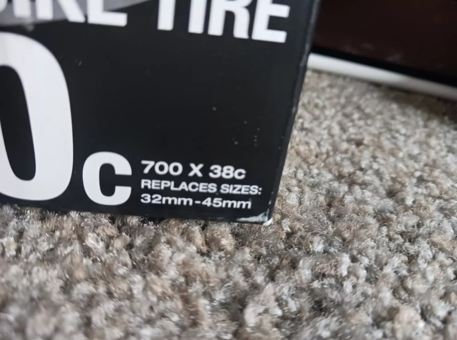 Bell Reflective Hybrid Bike Tire 700c x 38c Air Guard Anti-Puncture NEW - Thumbnail 4