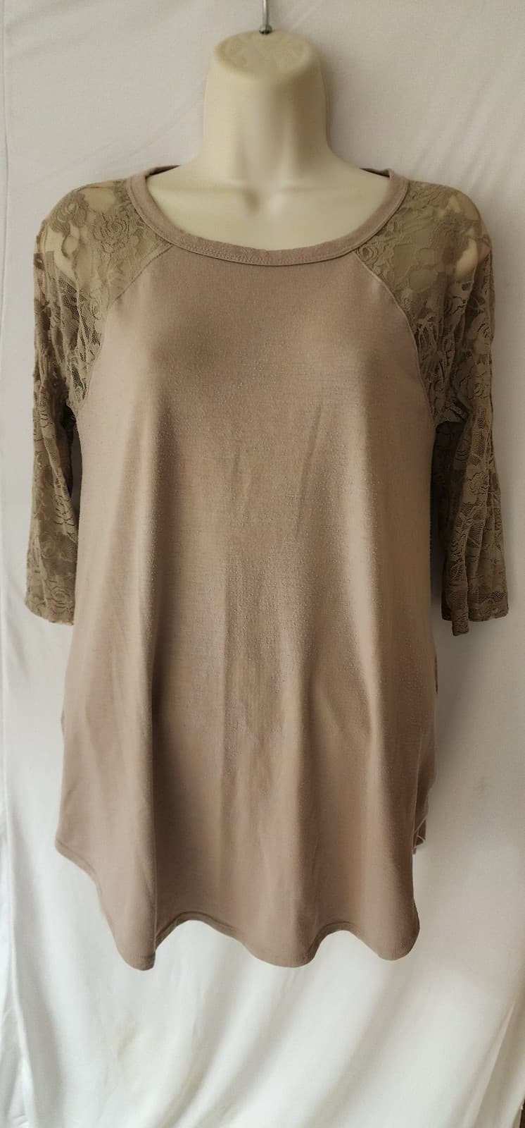 Women's 3/4 Sleeve Shirt sz Medium - Image 1