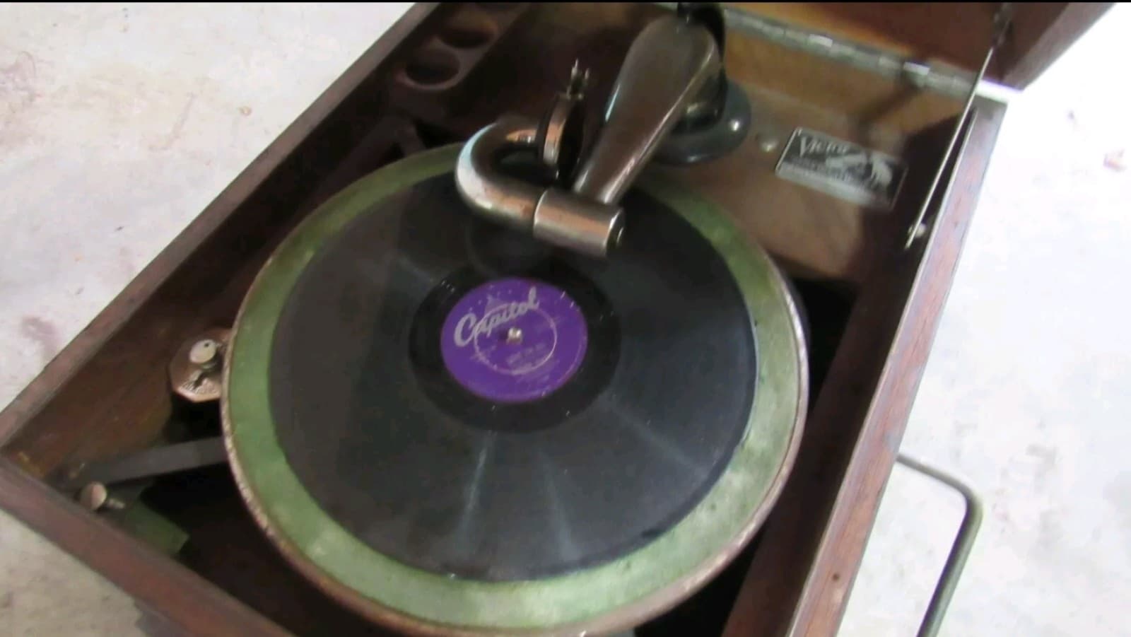 Victor Oak Victrola Music Box Antique Collectible Vintage - Thumbnail 6