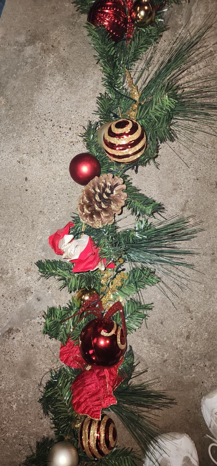 Christmas Treepre-Lit Christmas Garland - Thumbnail 3