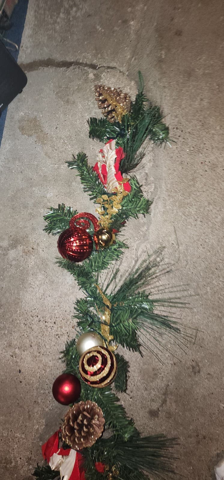 Christmas Treepre-Lit Christmas Garland - Thumbnail 4