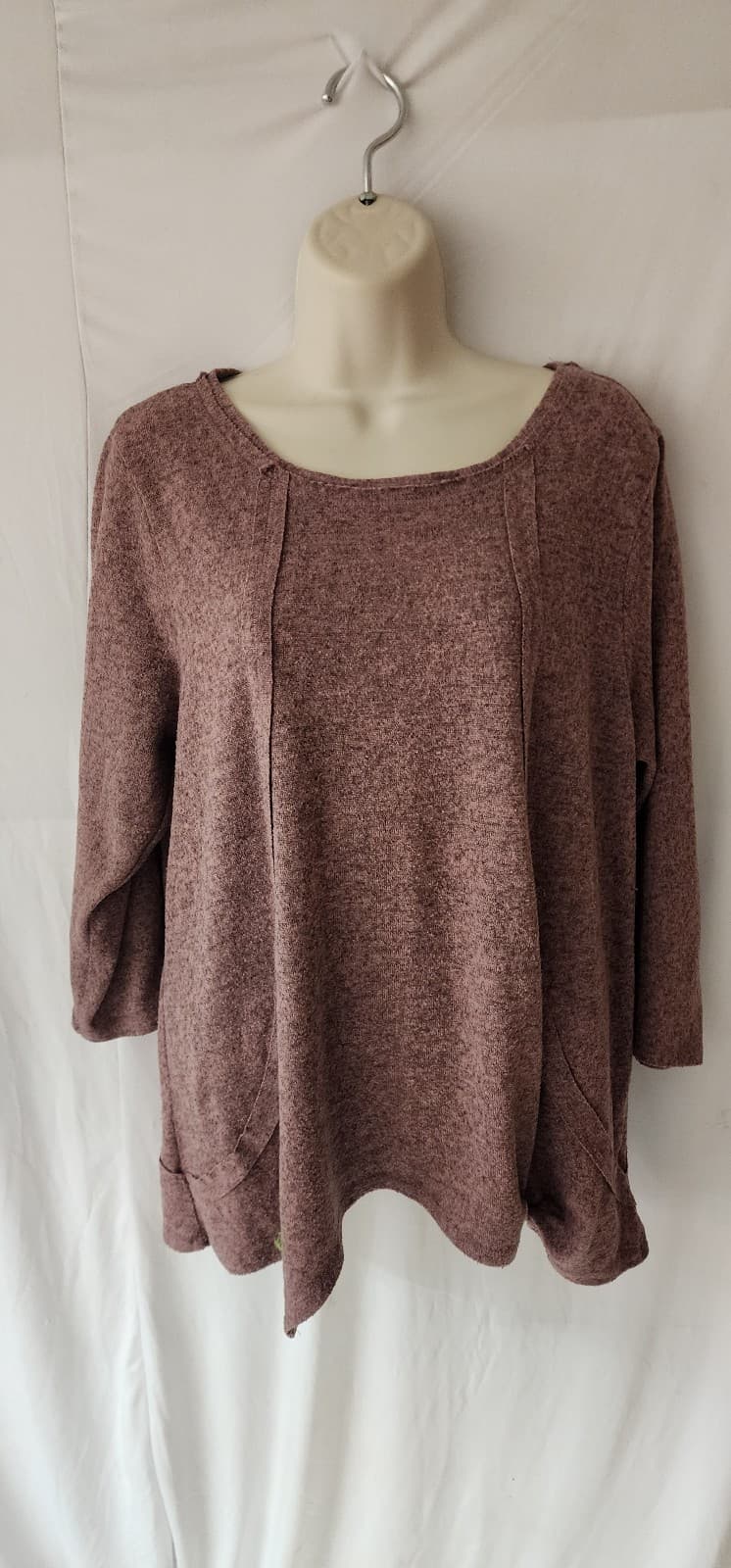 Women's Sweater sz XL by Absolutely Famous - Thumbnail 2