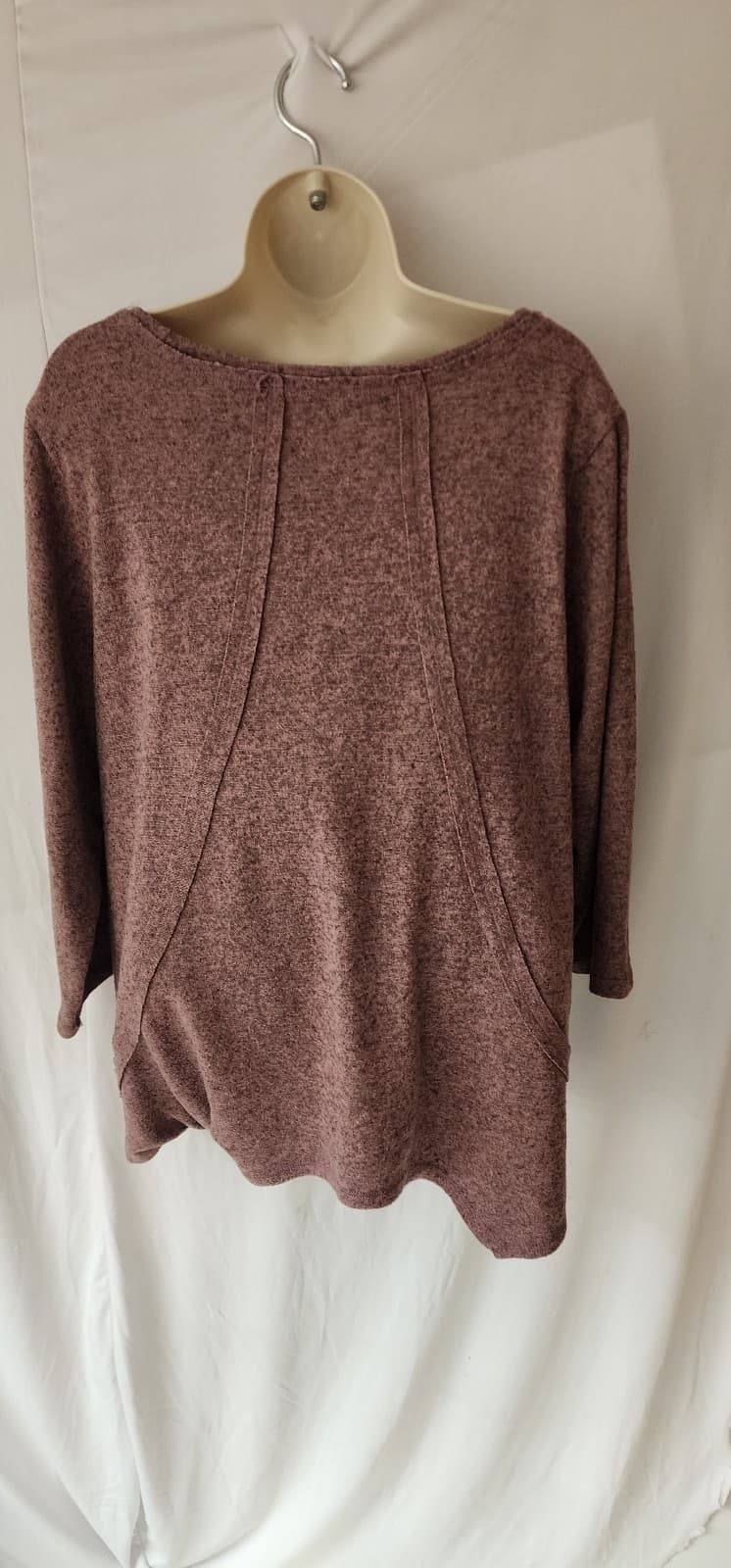 Women's Sweater sz XL by Absolutely Famous - Thumbnail 3