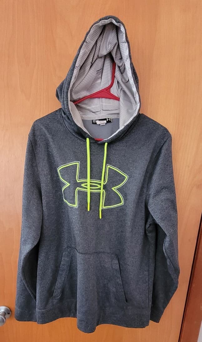 Under Armour Men's Hoodie sz Medium - Image 1