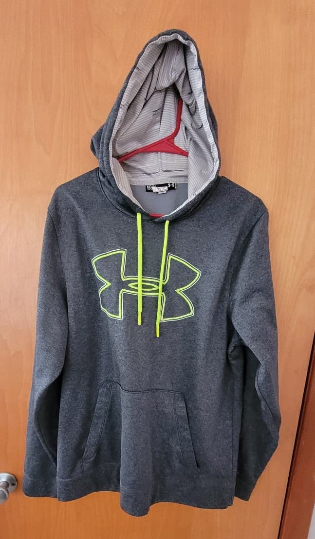 Under Armour Men's Hoodie sz Medium - Thumbnail 2
