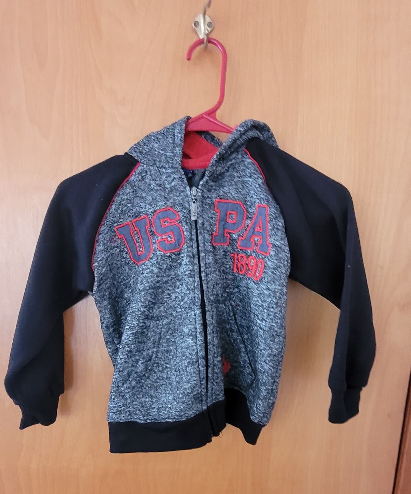 Boys Sweatshirt sz 5/6 US Polo - Image 1