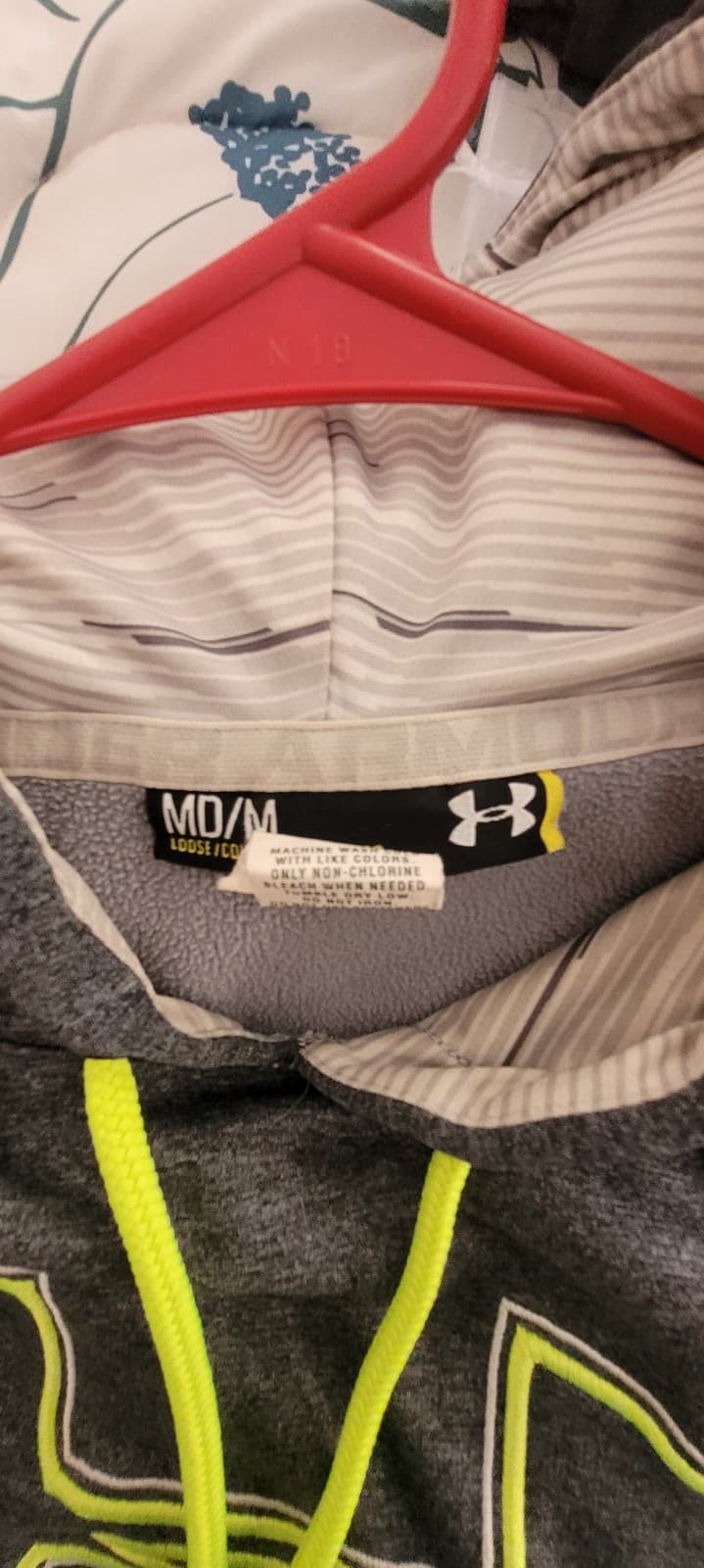 Under Armour Men's Hoodie sz Medium - Thumbnail 3