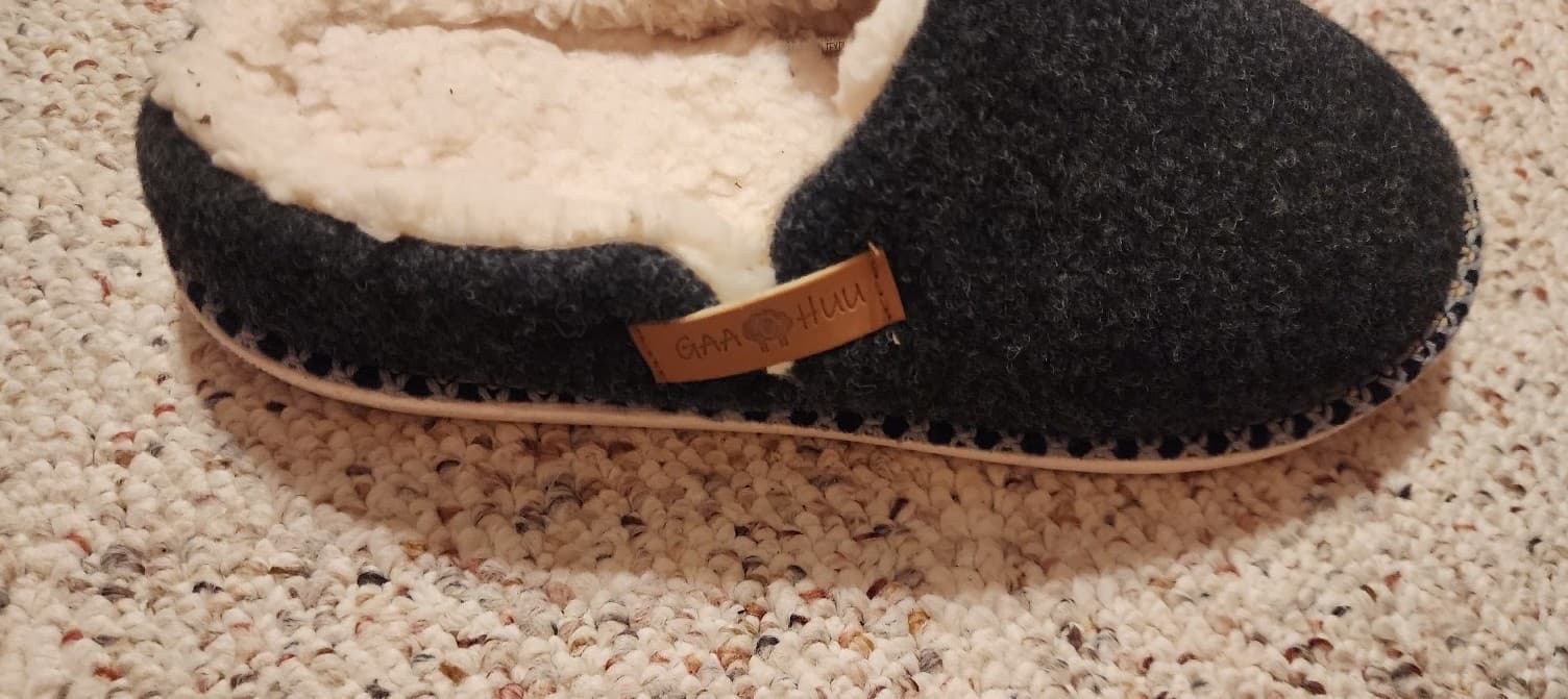 House Shoes New sz M (7/8) - Thumbnail 3