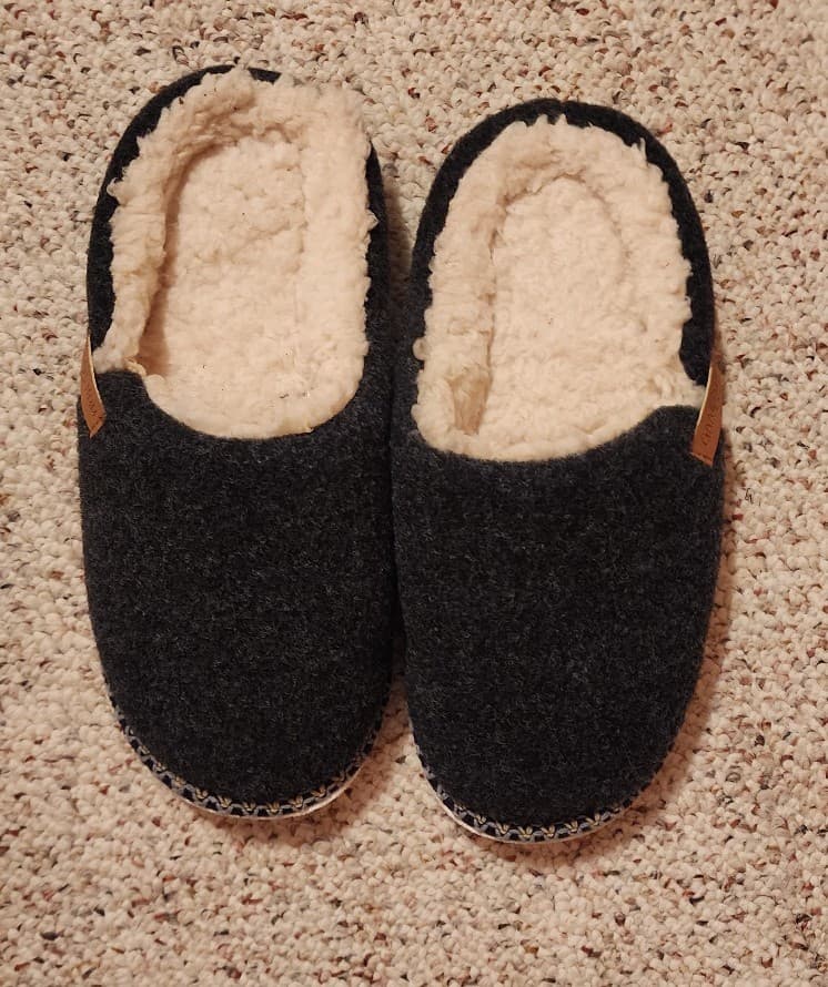 House Shoes New sz M (7/8) - Thumbnail 2