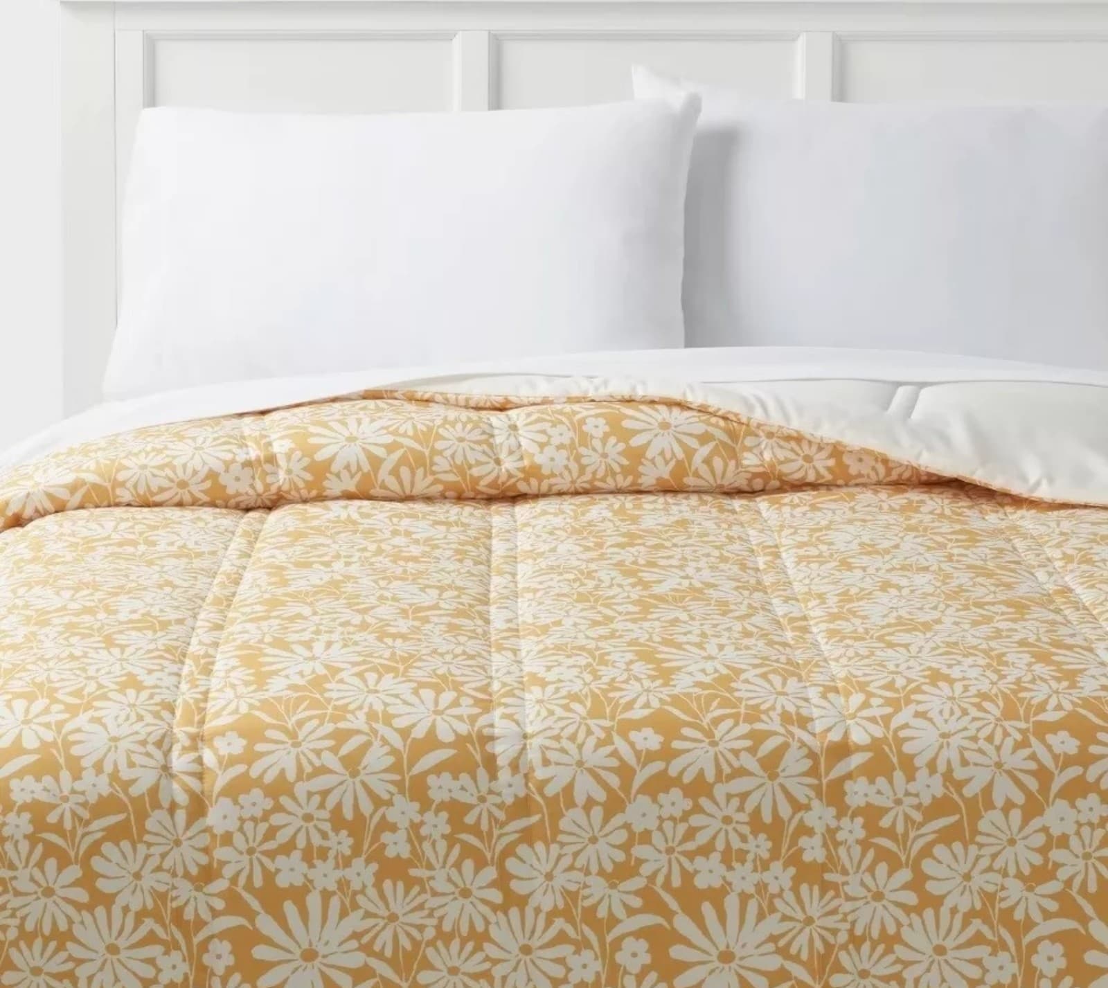 Room Essentials Twin Lofty Microfiber Comforter Honey Yellow Daisy - Image 1