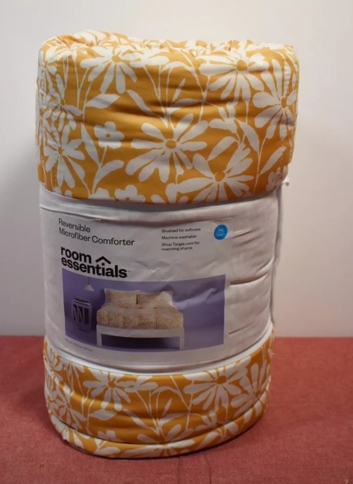 Room Essentials Twin Lofty Microfiber Comforter Honey Yellow Daisy - Thumbnail 2