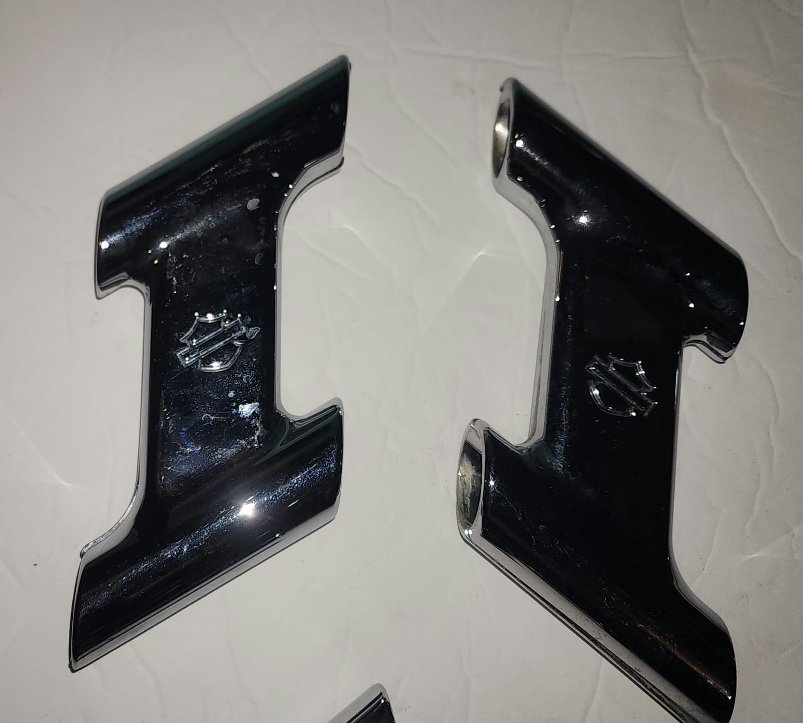 NOS OEM Genuine Harley Davidson LEFT & RIGHT OUTER GUARD RAIL CLAMP - Thumbnail 3