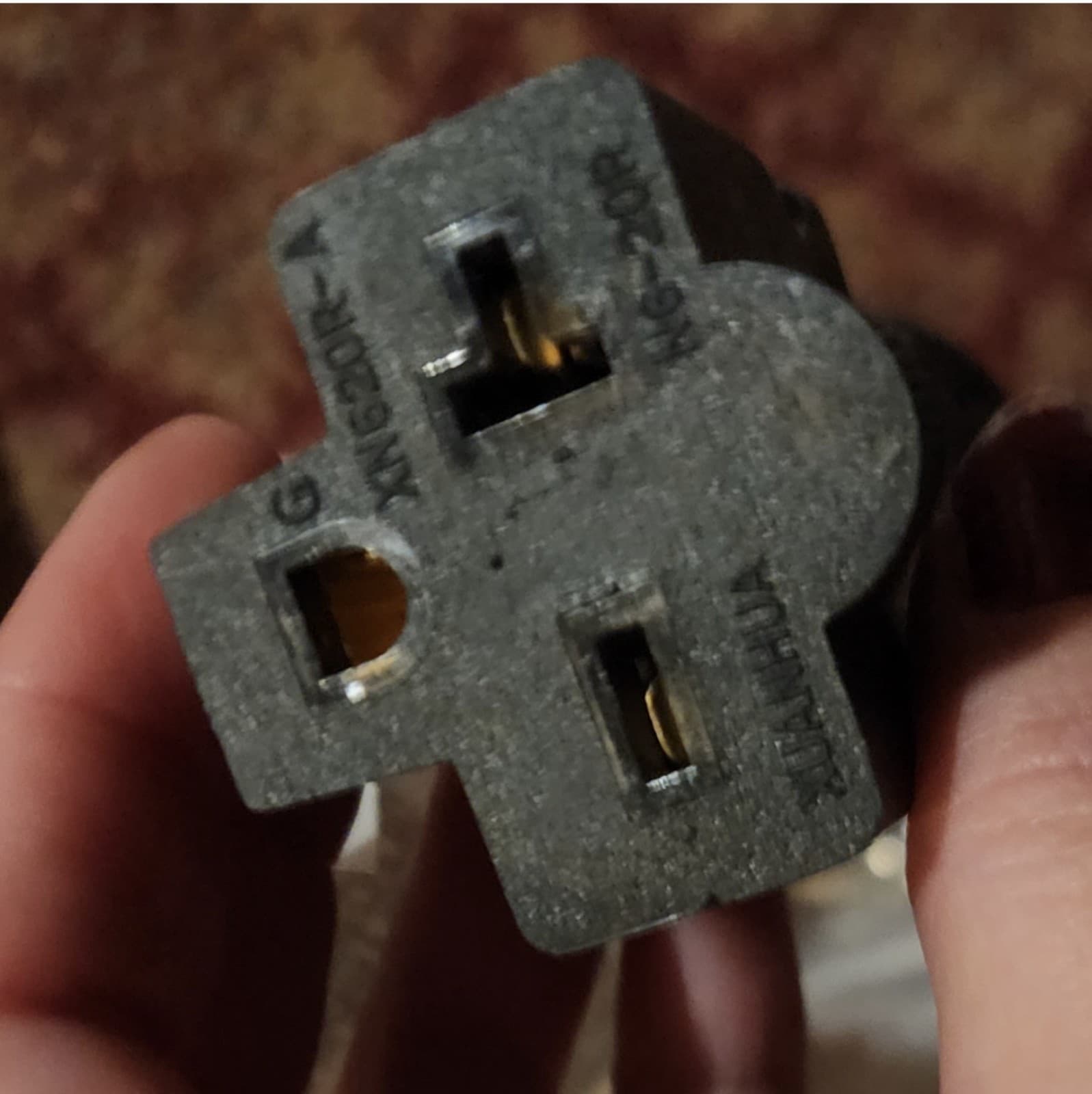 NEMA 5-15P to 6-20R Heavy Duty Electric Cable Plug Adapter - Thumbnail 2