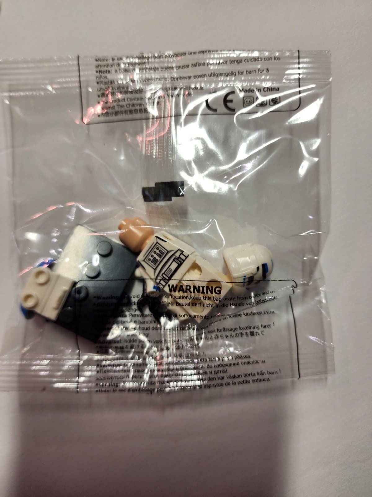 Star Wars Lego Guys w/ Guns & accessories - Thumbnail 2