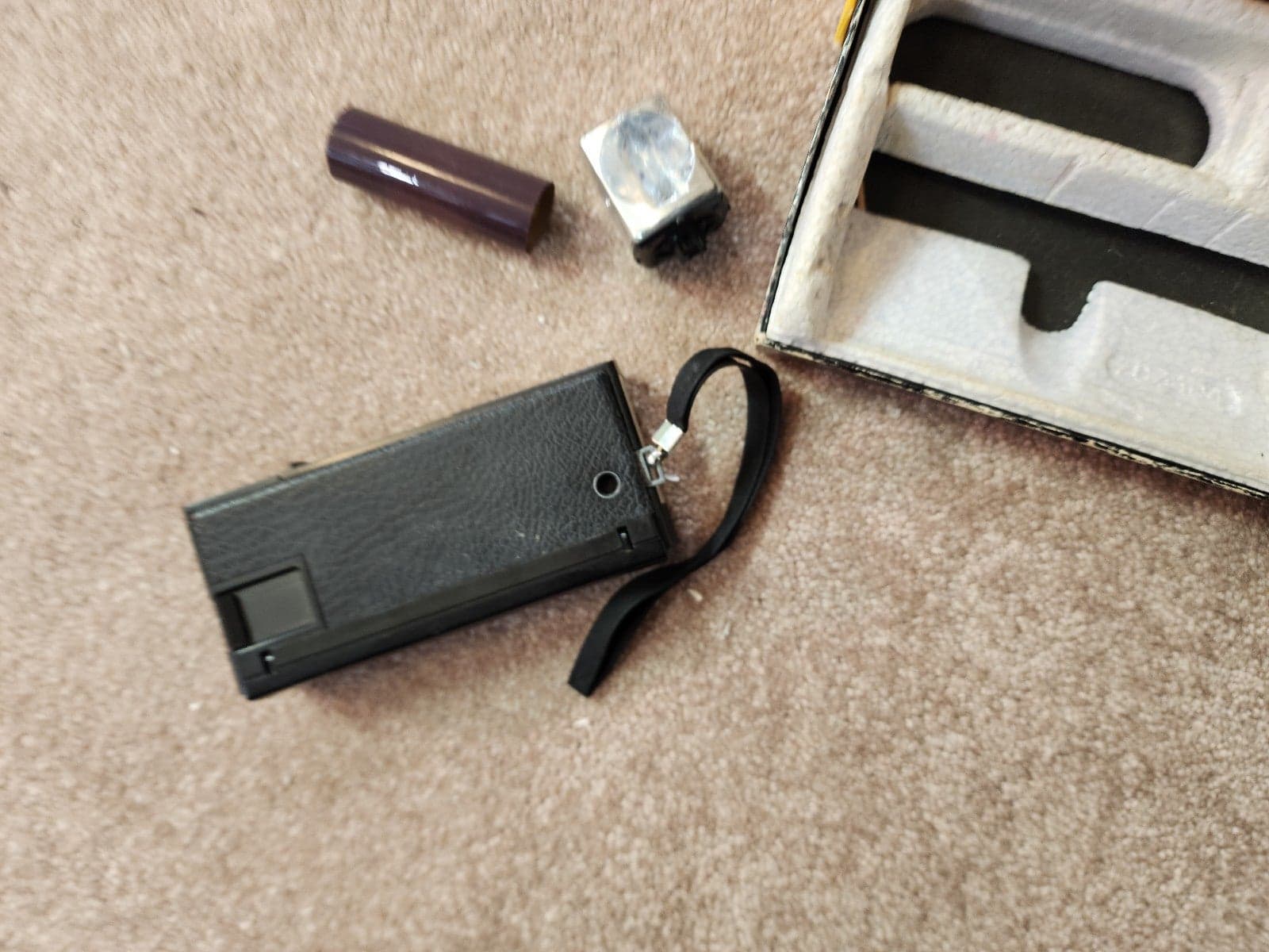 Vtg 70s KODAK INSTAMATIC Film Camera - Thumbnail 8