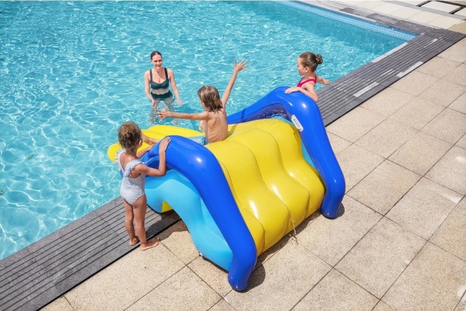 Giant Inflatable Outdoor Pool Water Slide with Built-In Sprinkler - Thumbnail 5