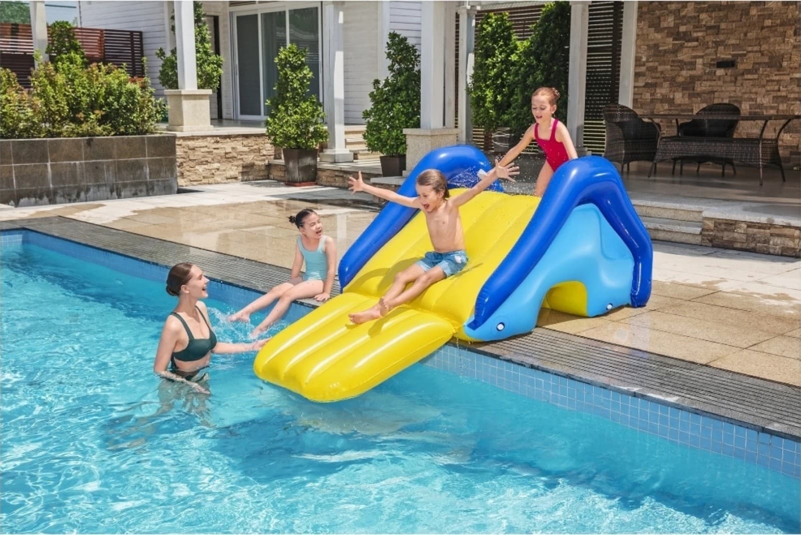 Giant Inflatable Outdoor Pool Water Slide with Built-In Sprinkler - Thumbnail 3
