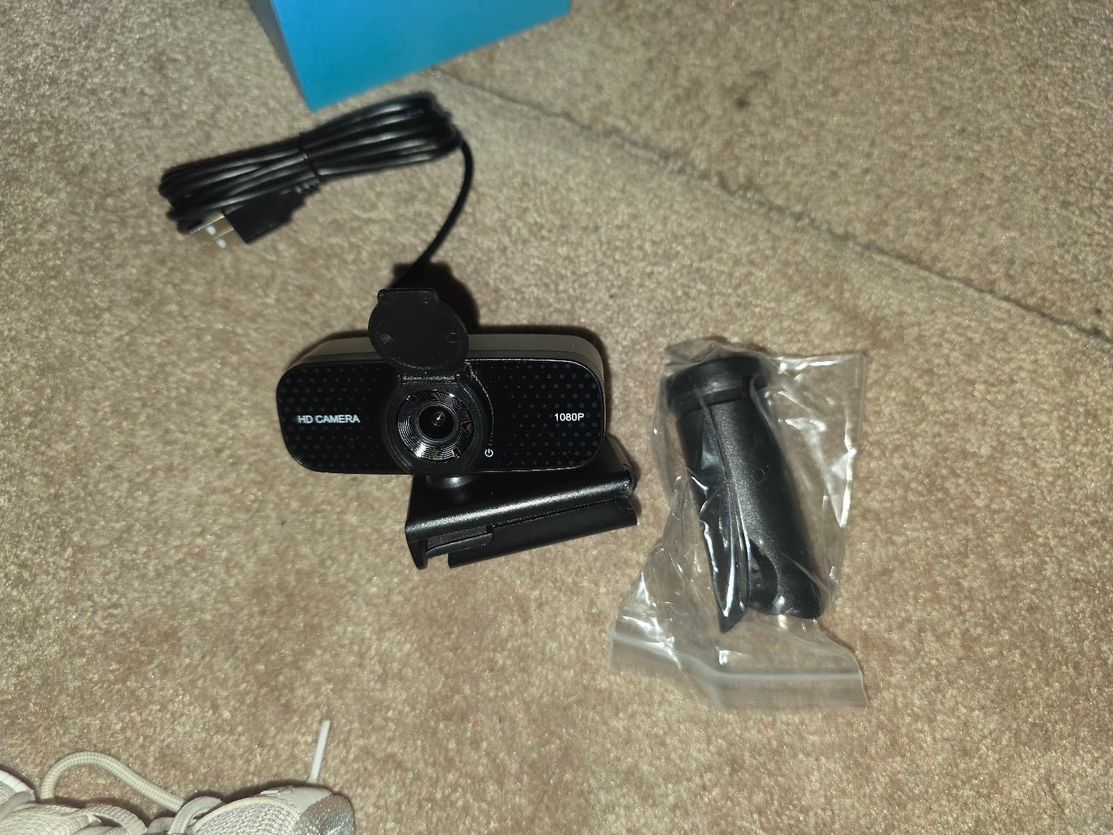 Video Webcam and Wide Angle Camera w/ Built-in Microphone & Tripod Full HD 1080 - Thumbnail 2