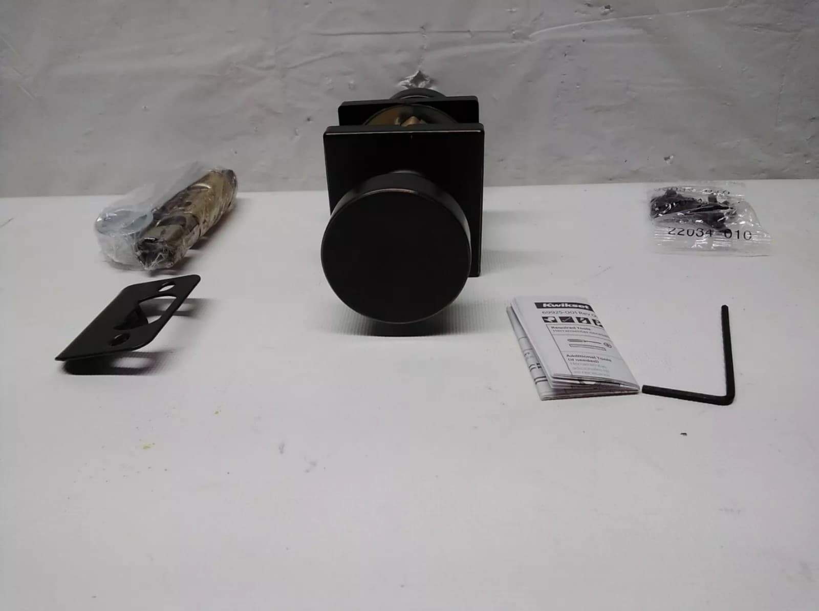 Kwikset Pismo Passage Knobset with Square Rosette Venetian Bronze - Thumbnail 2