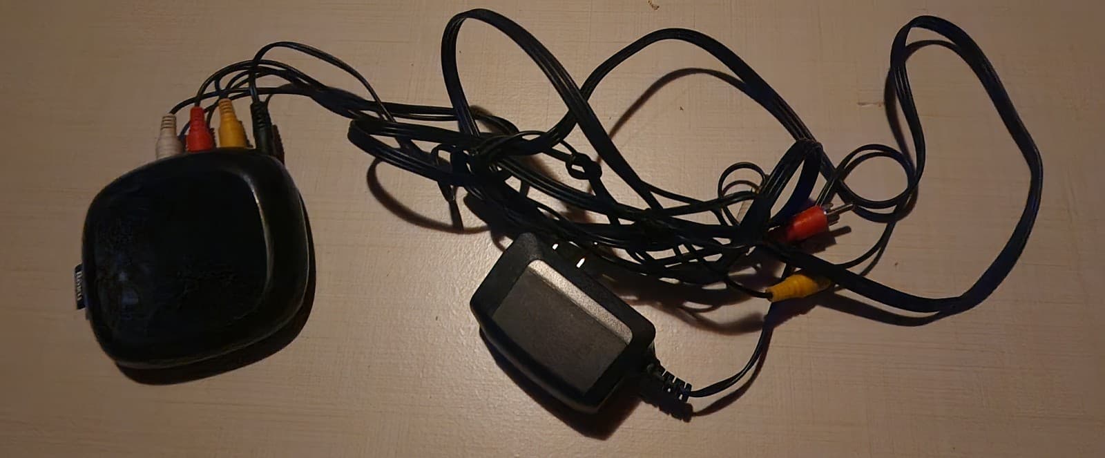 Roku 1 (3rd Generation) Media Streamer 2710X HDMI, AV Cables Included - Thumbnail 2