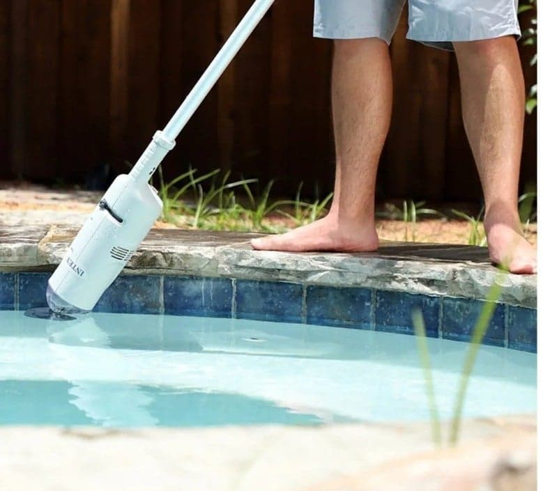 Intex Rechargeable Swimming Pool Vacuum Cleaner - Thumbnail 6