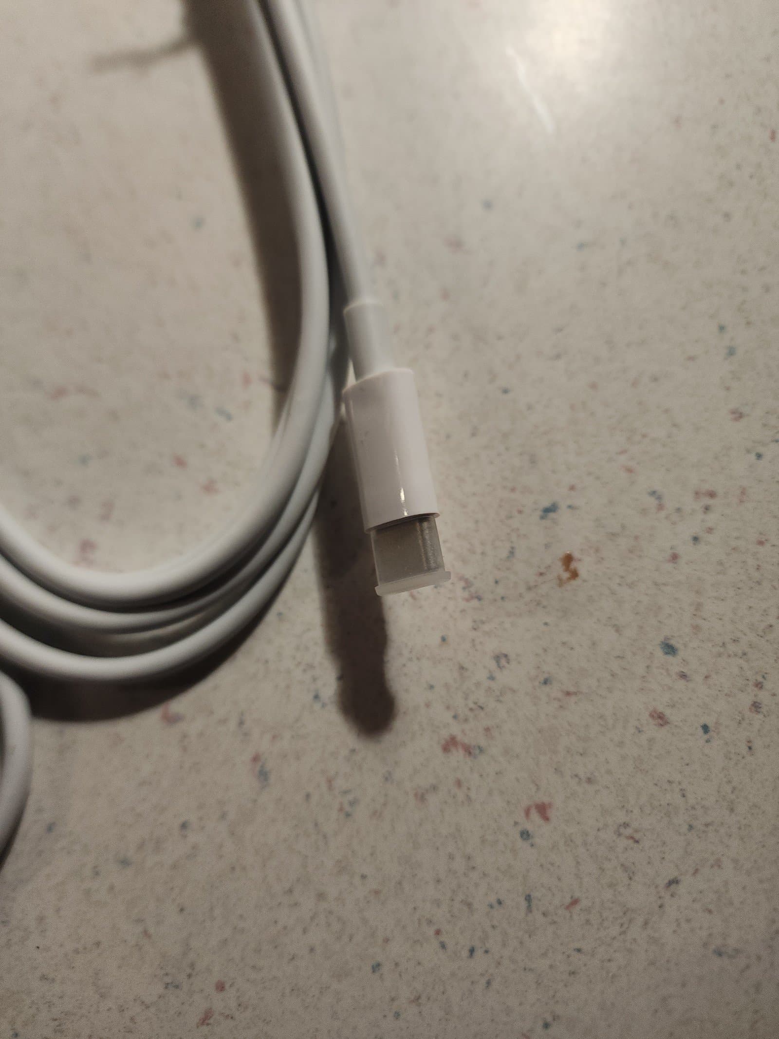 7 Foot Dynex C to C fast Charging Cords x3 - Thumbnail 3