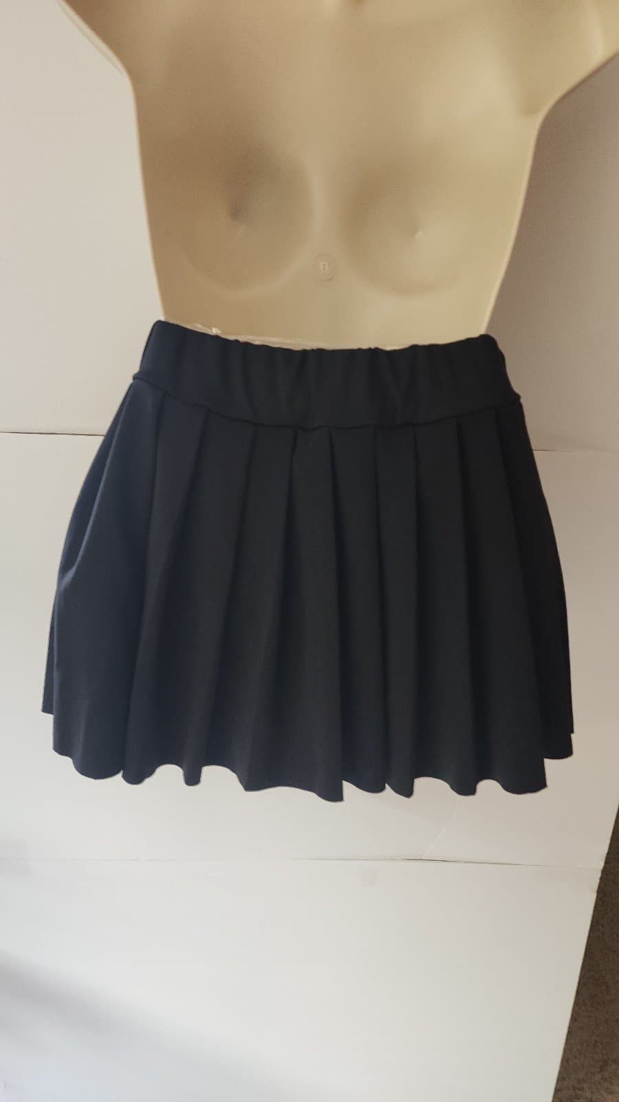 Black Pleated Mini Skirt sz S - Thumbnail 4