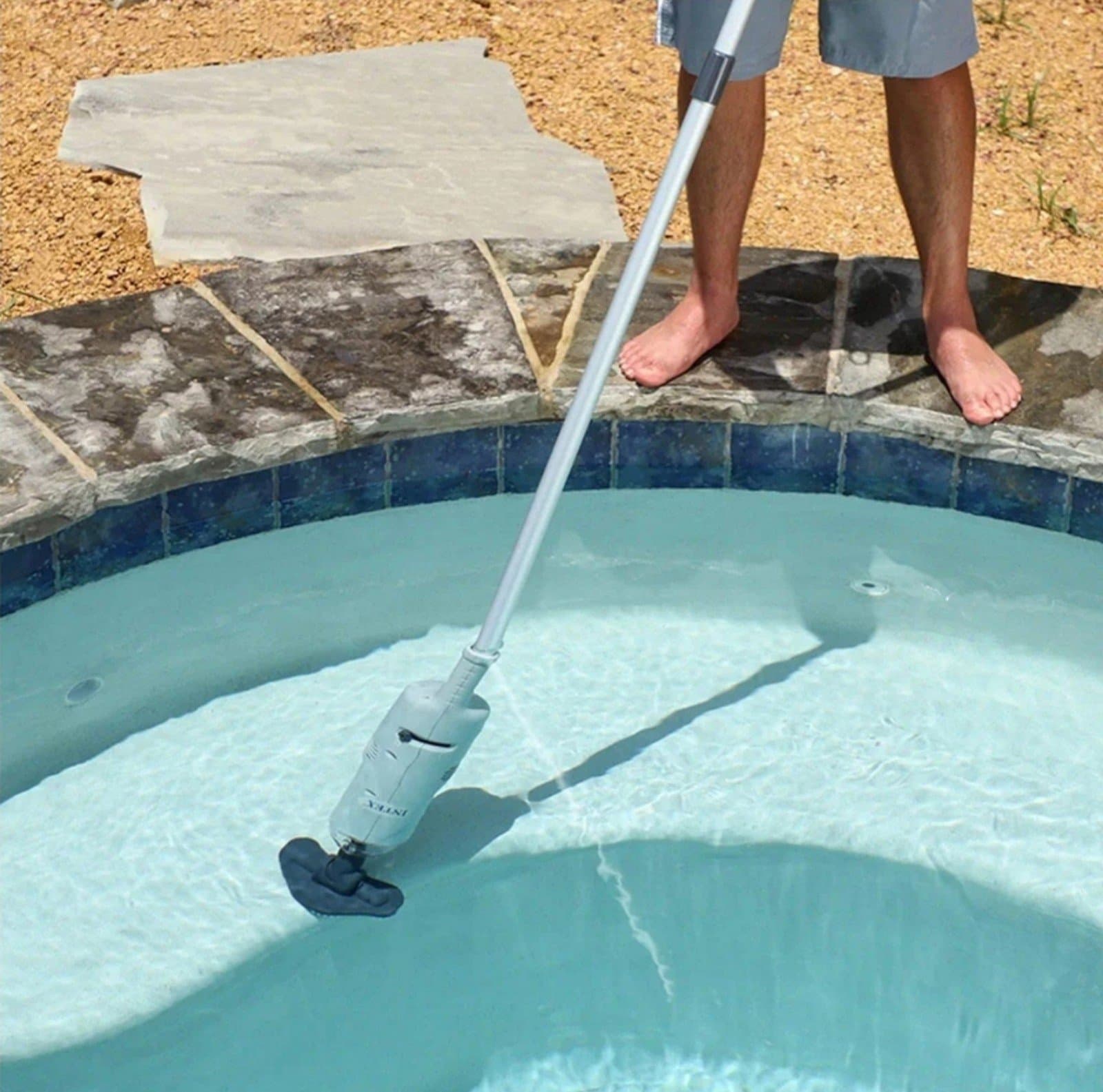 Cordless Rechargeable Pool Cleaner Intex - Thumbnail 5