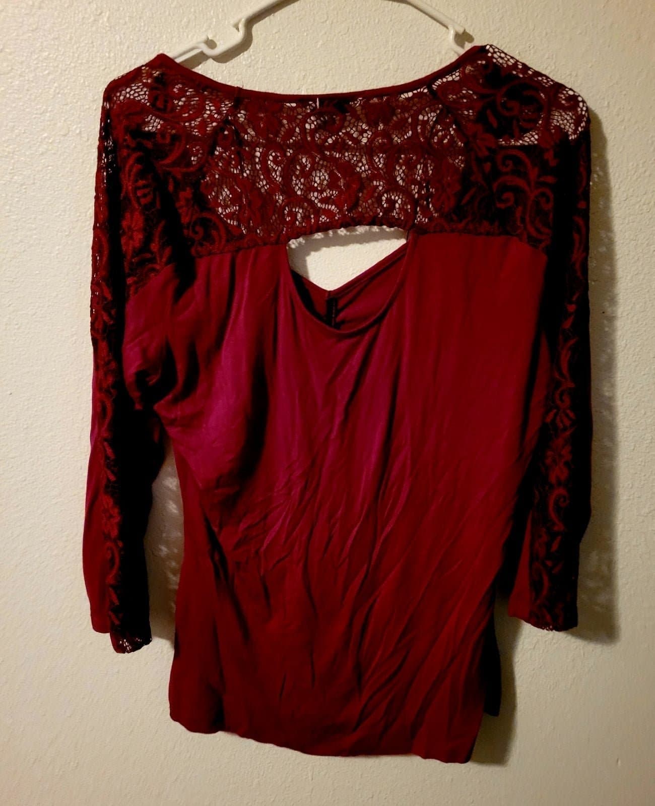 Women's burgundy shirt sz Large peek-a+-boo back & lace - Thumbnail 3