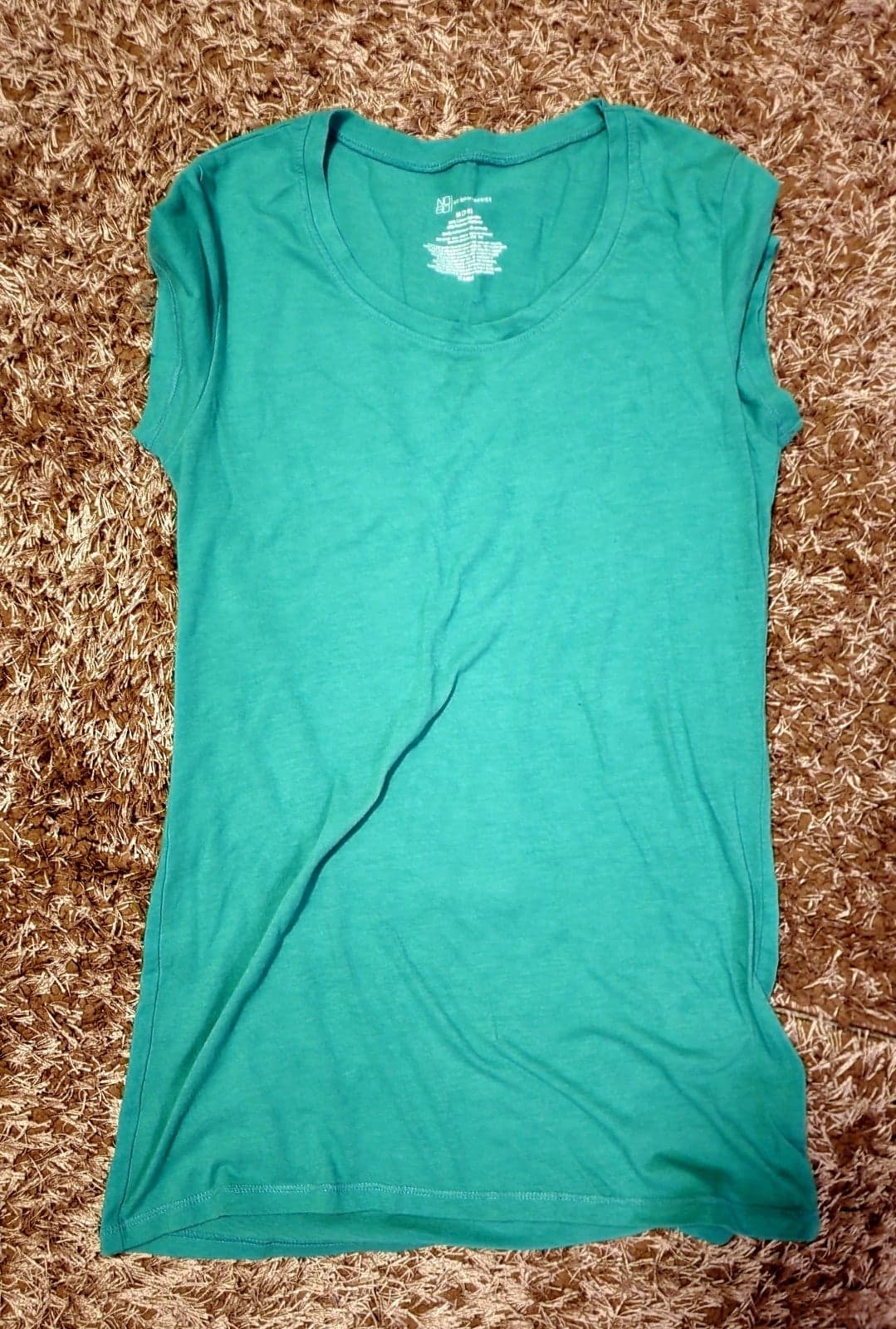 Green shirt sz M like new - Thumbnail 2