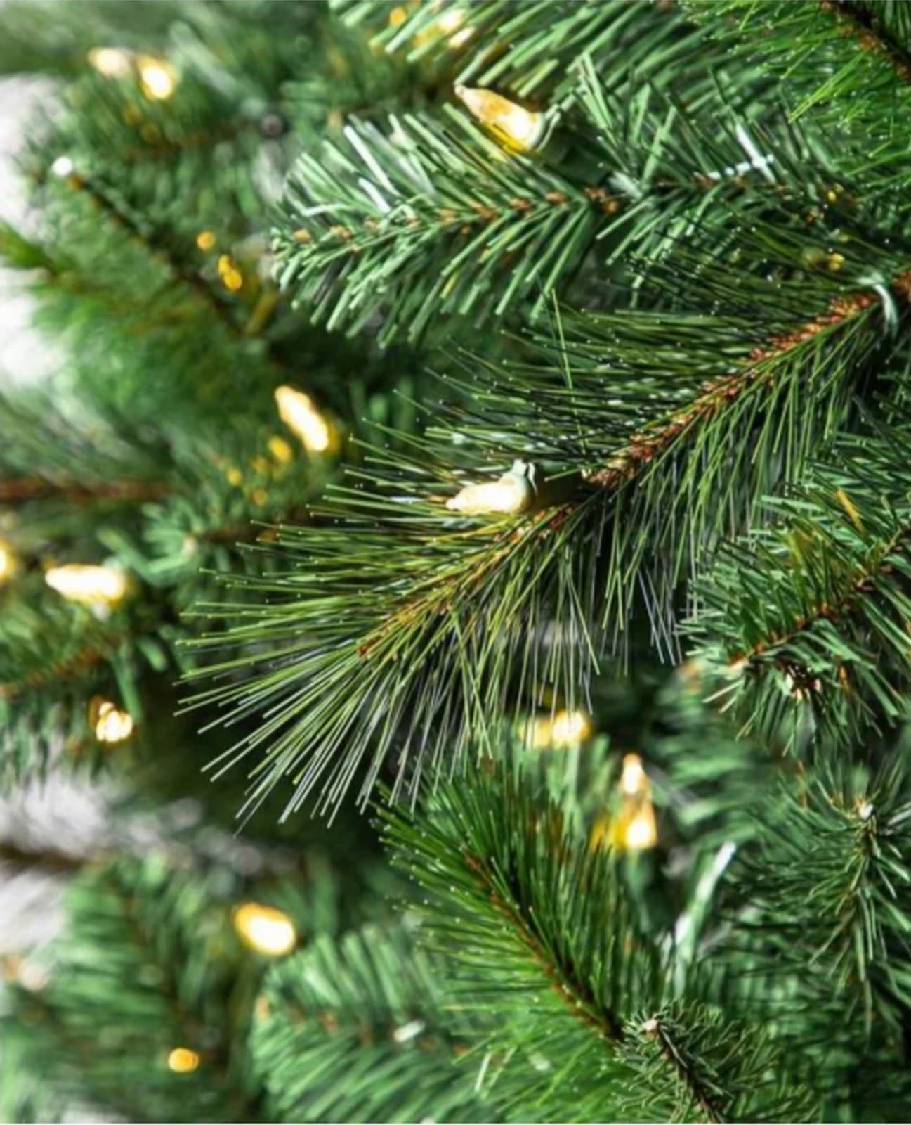 Wesley Long Needle Pine 9ft LED Pre-Lit Tree - Thumbnail 5