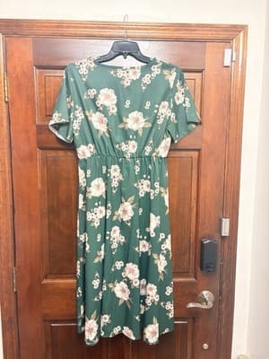 Green Floral Pleated A-Line Midi Dress Short Sleeve V-Neck Pullover Casual - Thumbnail 2