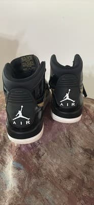 Size 9 - Air Jordan Legacy 312 Low Yellow Ochre - Very Little Wear. - Thumbnail 3